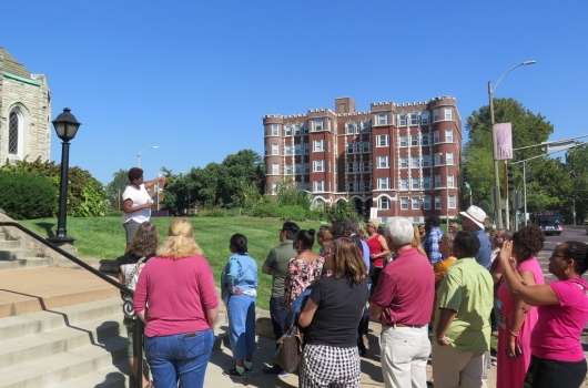 Rev. Dr. Dietra Wise Baker leads 2018 SENT Seminar participants on a walk of the Delmar Divide in St. Louis.
